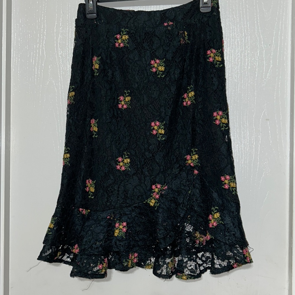 Very nice skirt with zipper on the back brand is Zara